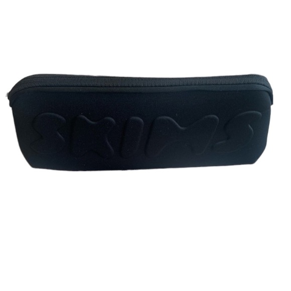 SKIMS Neoprene Cosmetics Waterproof Pouch - Picture 3 of 3